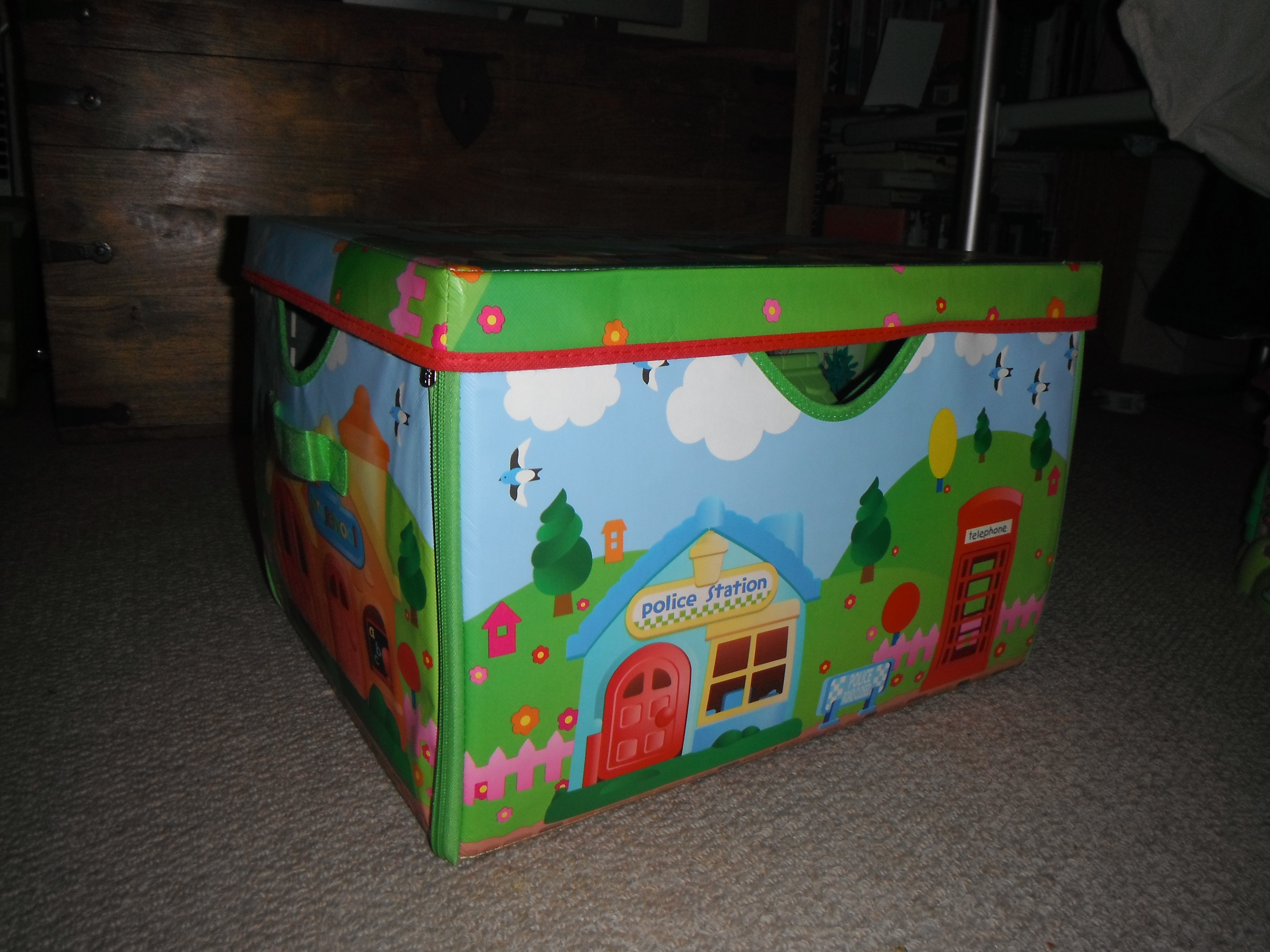 happyland store and play storage box